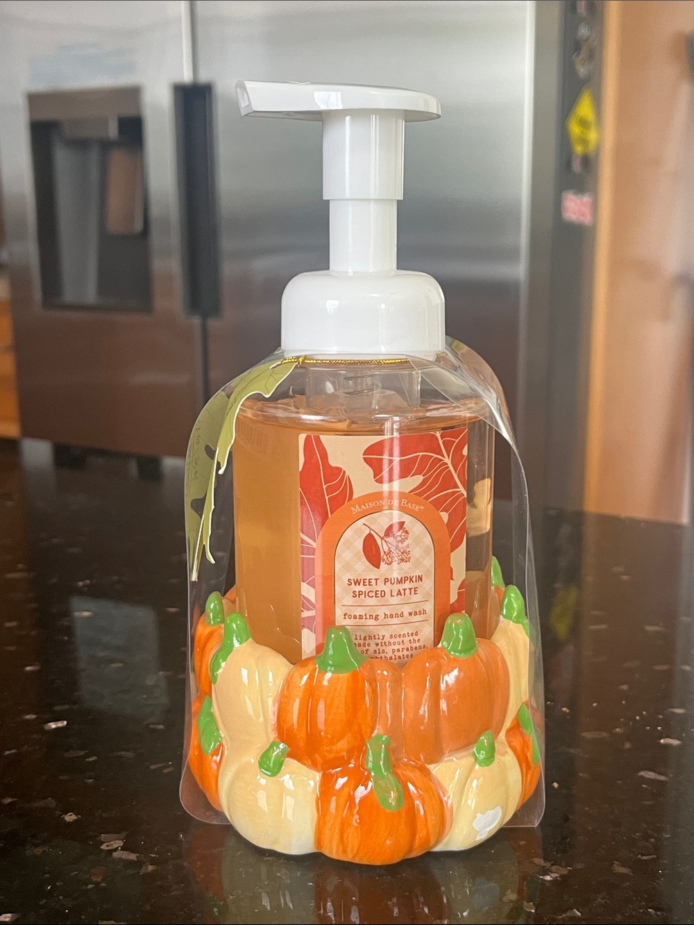 Madison de Base Sweet Pumpkin Spiced Latte Foaming Hand Wash with ceramic base